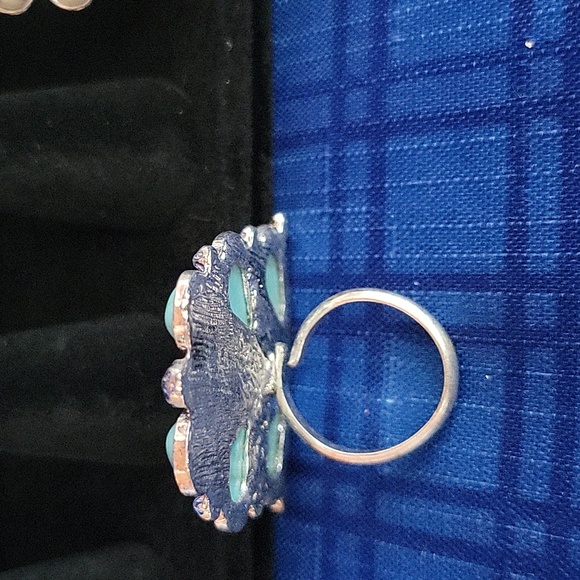 Faux turquoise adjustable ring - Picture 3 of 4